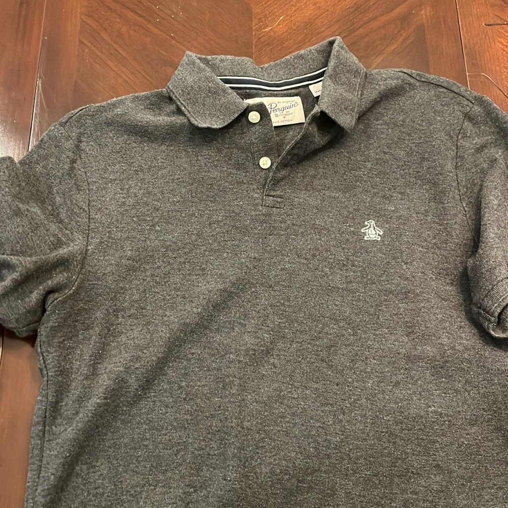 Penguin M dark grey polo. EUC